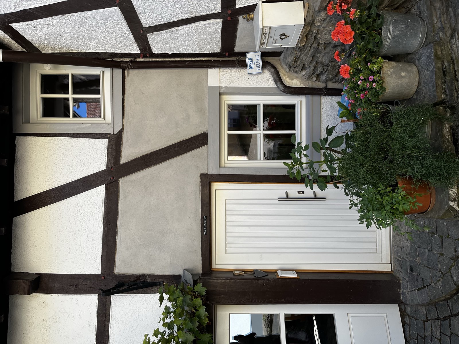 Zweigeschossiges saniertes Fachwerkhaus Ahrtal, vollständig restaurierte Fassade