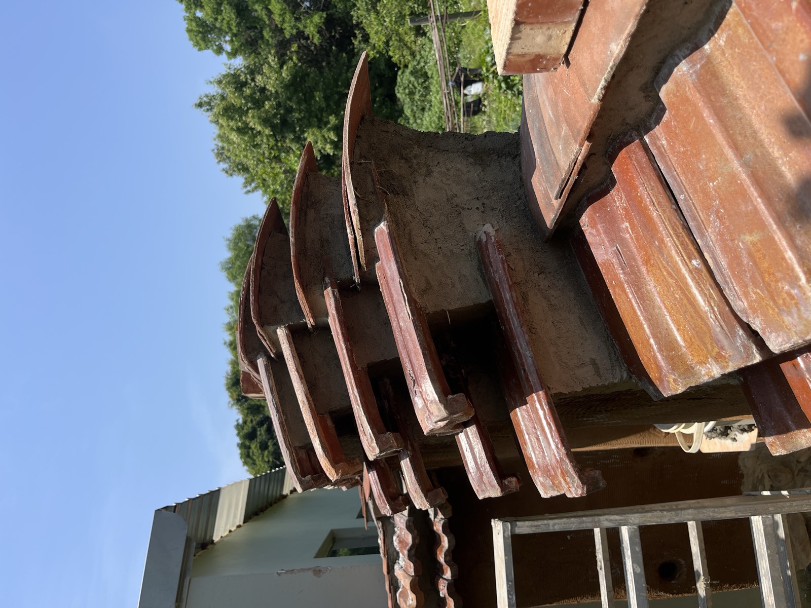 Dachziegel auf altem Mauerwerk, Renovierung historischer Gebäude Taiwan